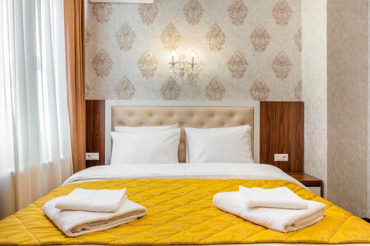 Hotel Ornament 3*